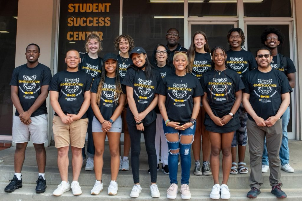 Janae and fellow CASE Marketing Interns take a group photo in front of the Student Success Center at the beginning of the fall 2022 semester.